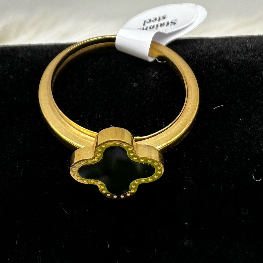 Black Onyx Clover Gold Ring Size 7